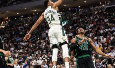 塔图姆巅峰对决，字母哥与40激战IG分钟，精彩发挥胜负难料！(塔图姆签约球鞋)