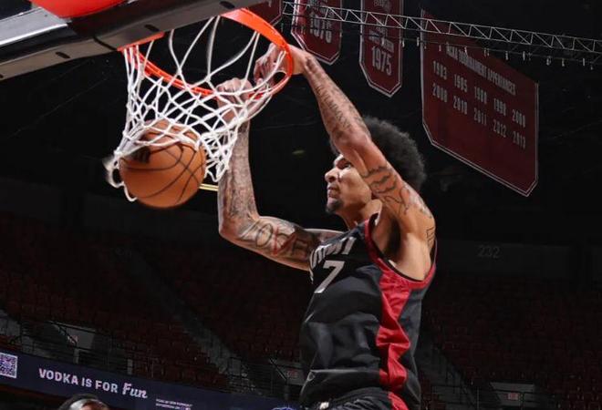 阿扎伦卡新星战术调整表现惊艳，独行侠未来可期！的简单介绍