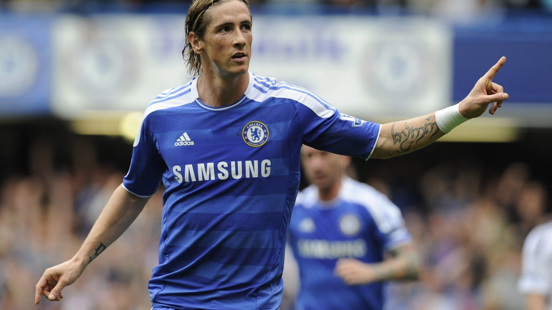 -足球赛场焦点！韩国队对阵荷兰队，主力缺阵，替补球员挺身而出